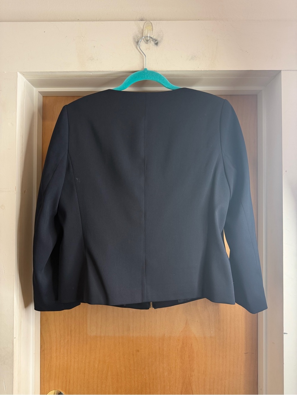 T Tahari Women’s Navy Blue Gold Zip-Up Jacket. Size: Medium - Picture 5 of 5